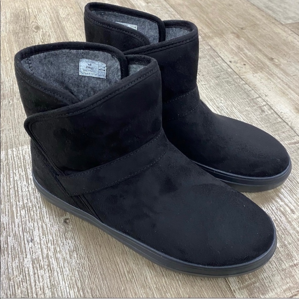 NIB CROCS LODGEPOINT SYNTH SUEDE BOOTIES